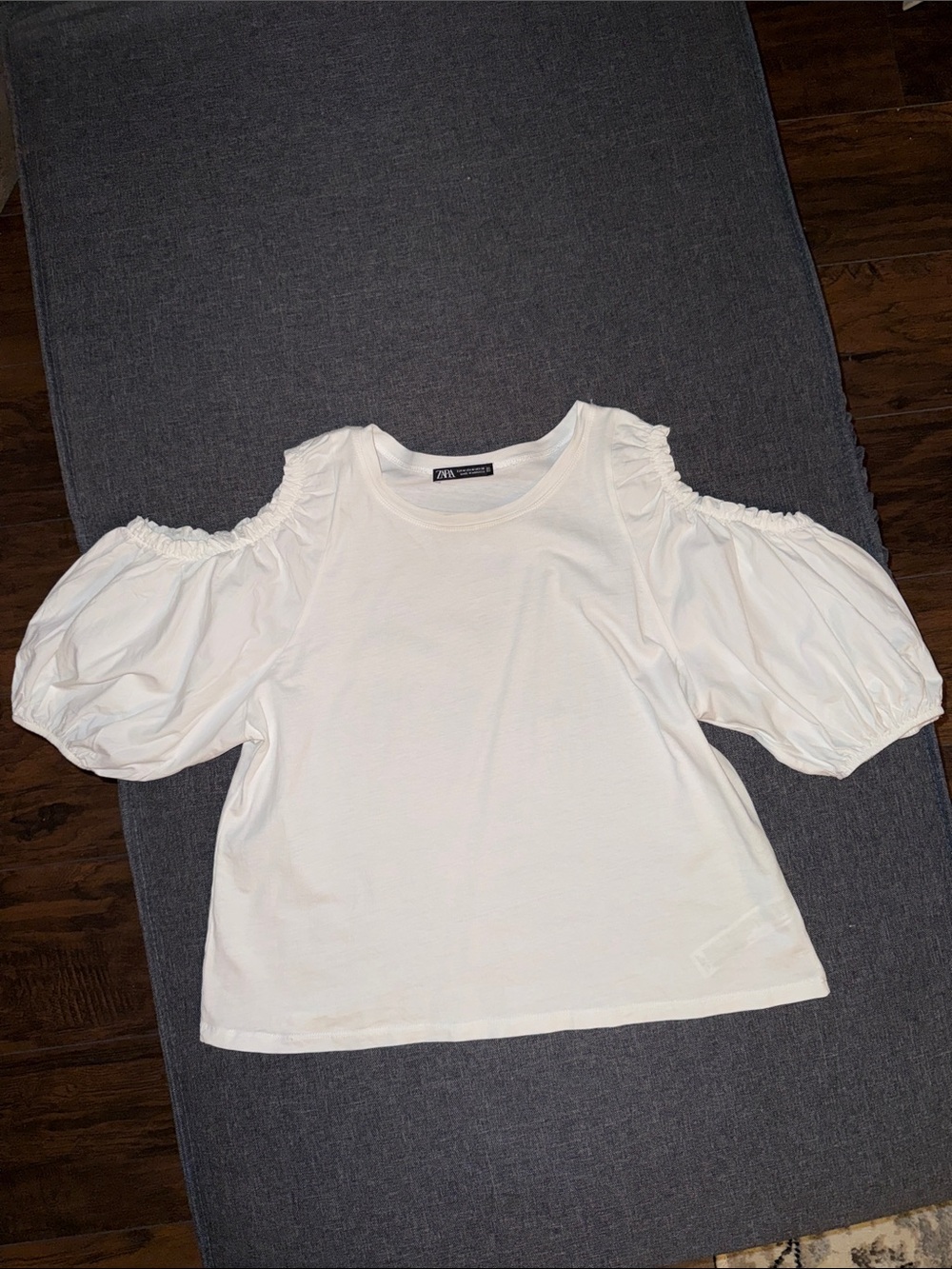 Zara White Puff Sleeve Cold Shoulder Tee